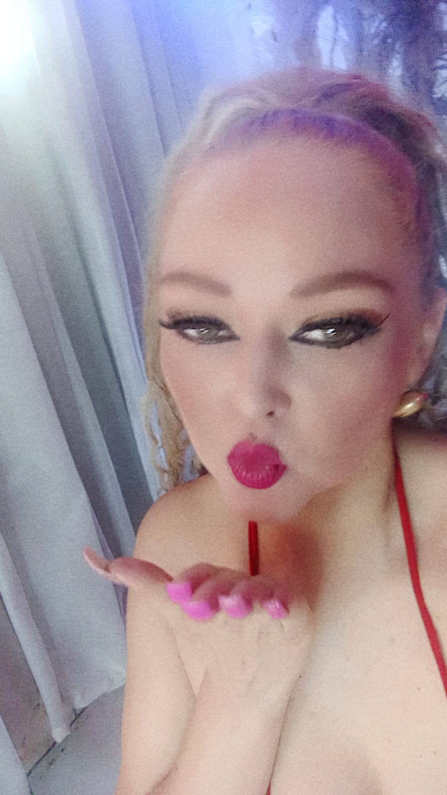 Aleja_Fox Keep looking at me like that image: 1