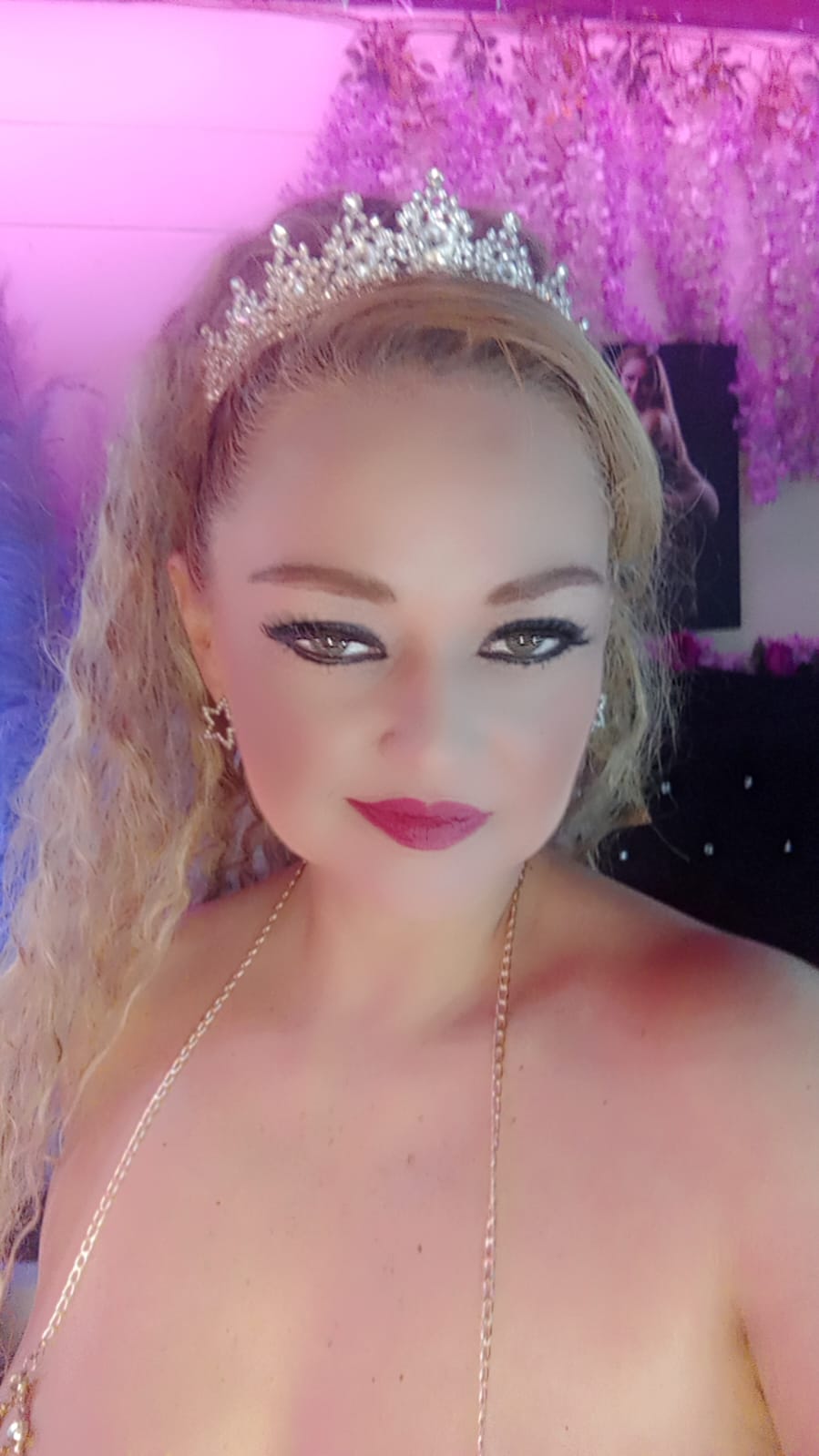 Aleja_Fox Fuck your queen 👑👑 image: 1