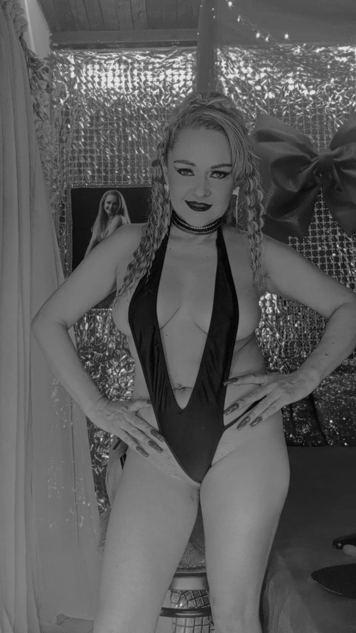 Aleja_Fox I want to lose my panties do you help me?😽💋 image: 1