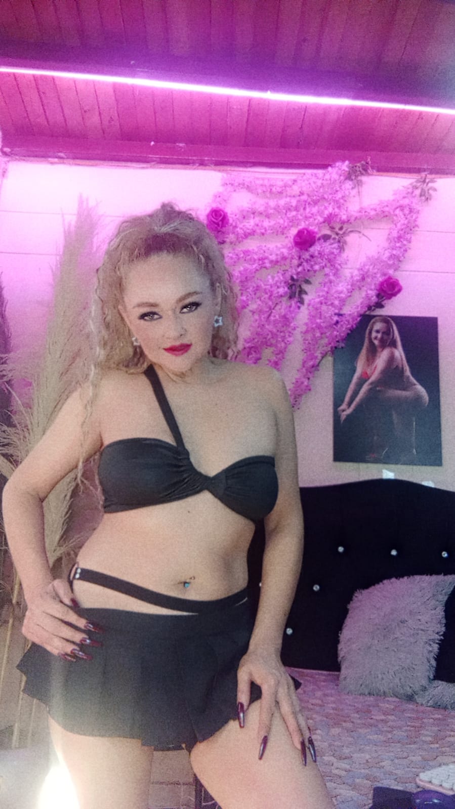 Aleja_Fox Hi, I'm Alejandra. Let's have fun, my menu is active!!!☀️ image: 1