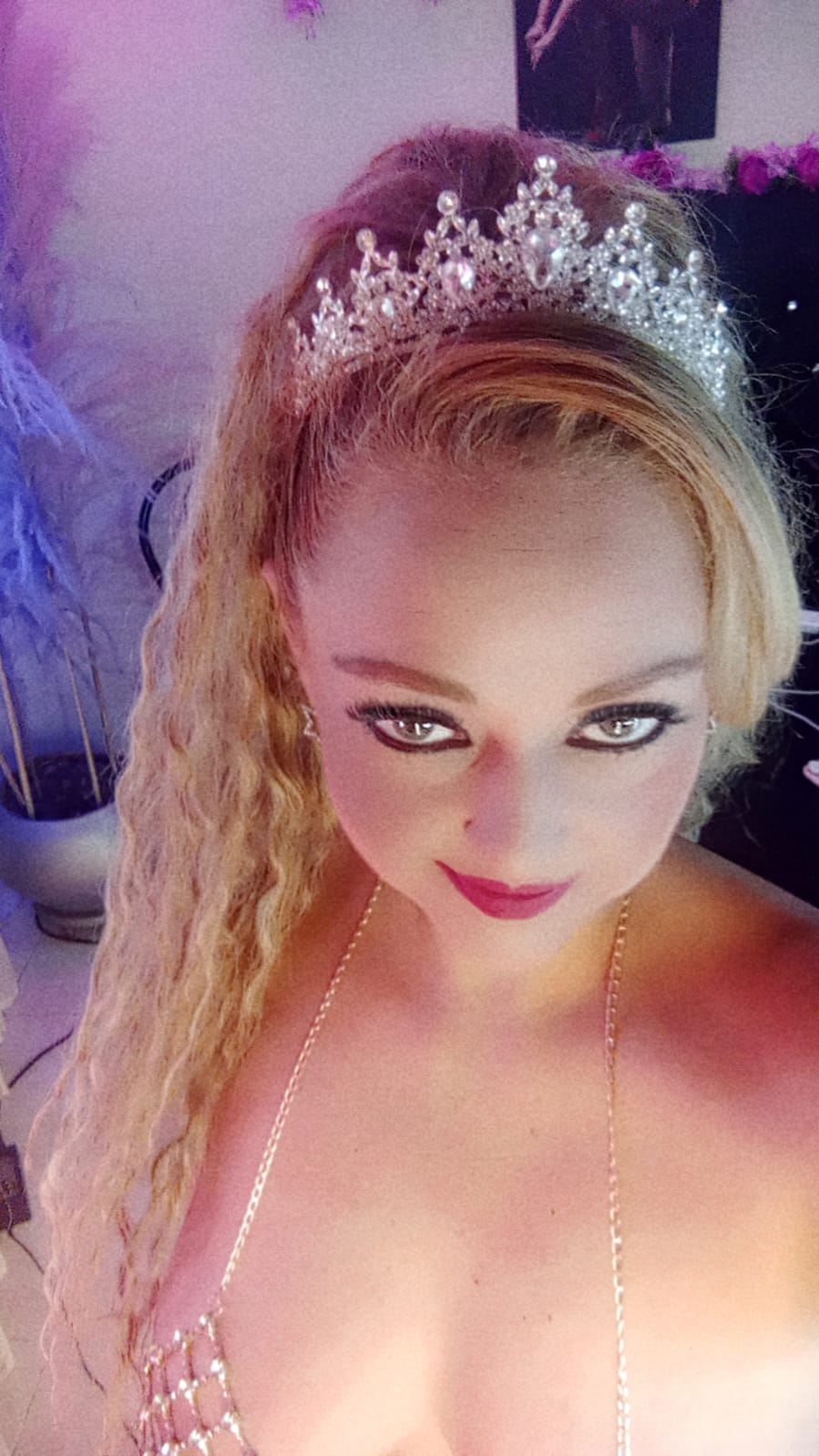 Aleja_Fox Fuck your queen 👑👑 image: 1