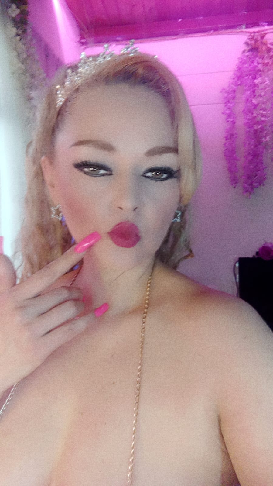 Aleja_Fox Fuck your queen 👑👑 image: 1