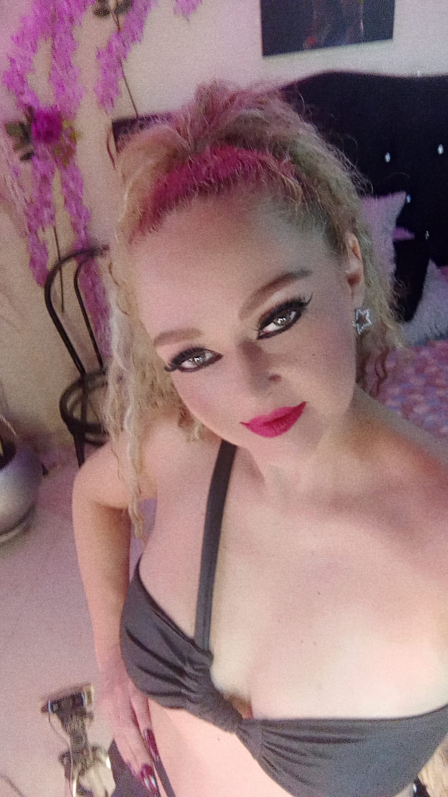 Aleja_Fox Hi, I'm Alejandra. Let's have fun, my menu is active!!!☀️ image: 1