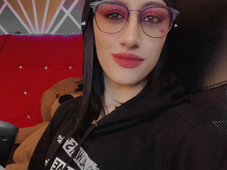 A real life girl who enjoys your skin