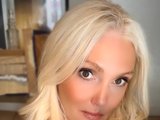 DaisyHotwife