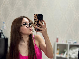 I like to play with the mirror