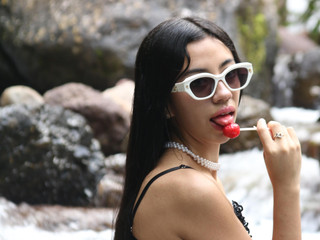 a very desired cherry 🍒🤤
