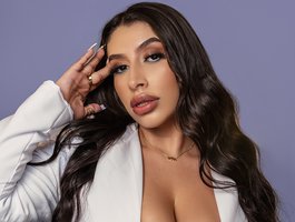 Webcam model LeahLombardi from BongaCams