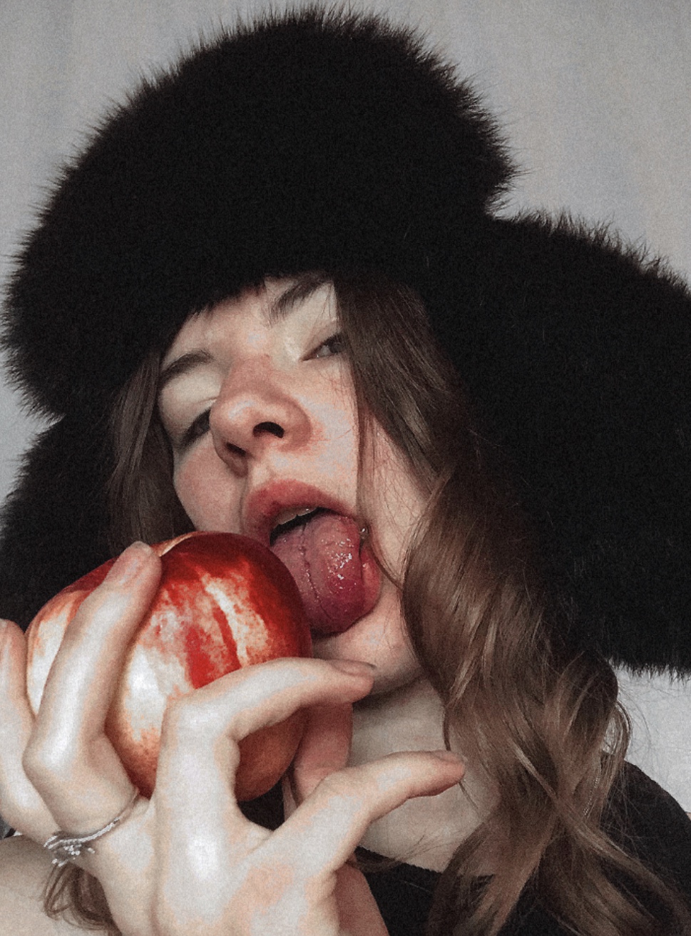 Alisa-001 🍎🤤 image: 1