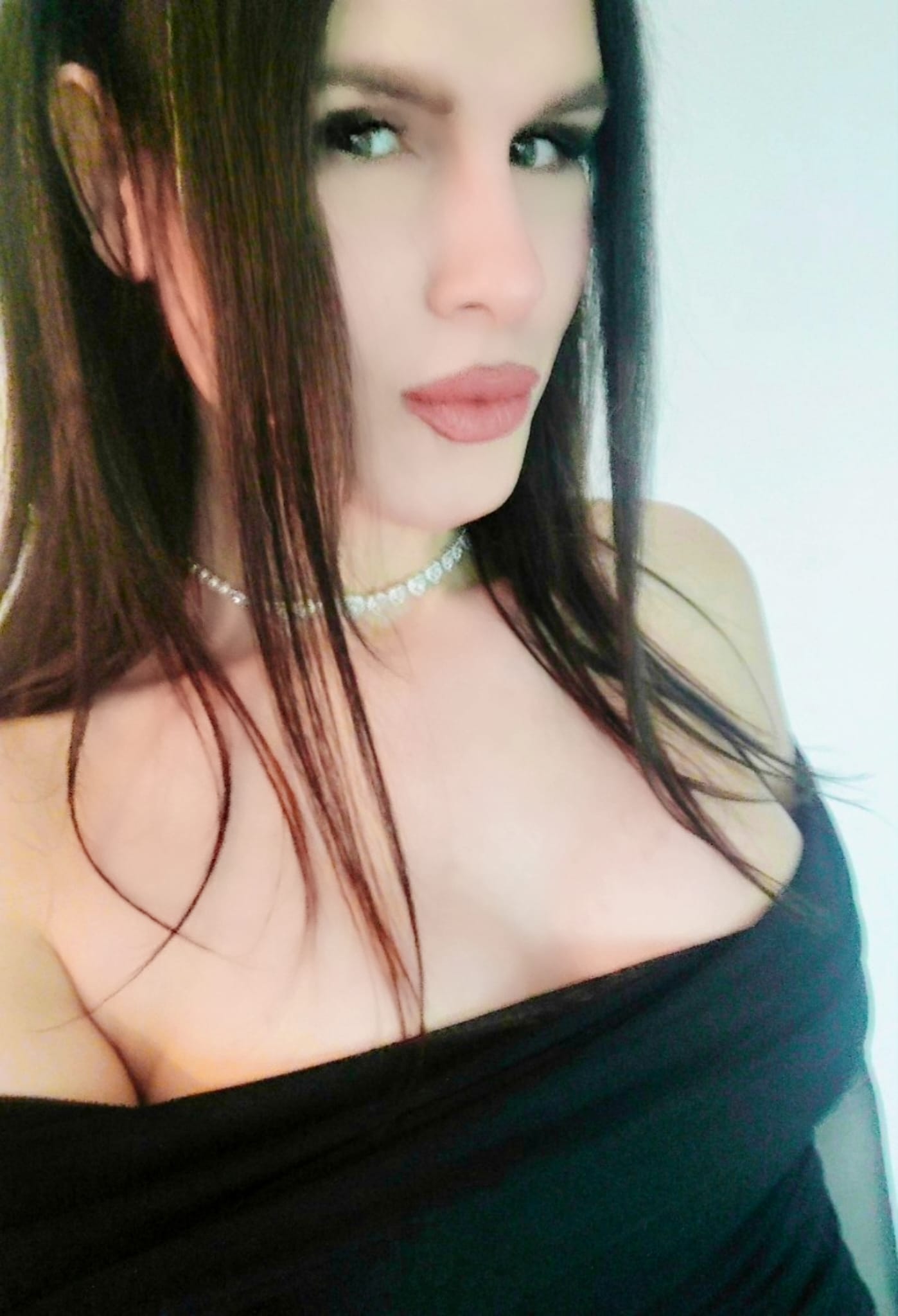 JulieDesire Hello there image: 1