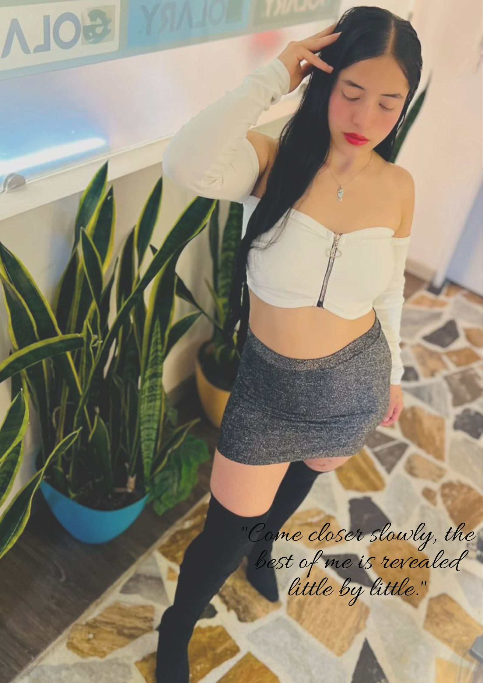 JulieRosss seductive julie image: 1