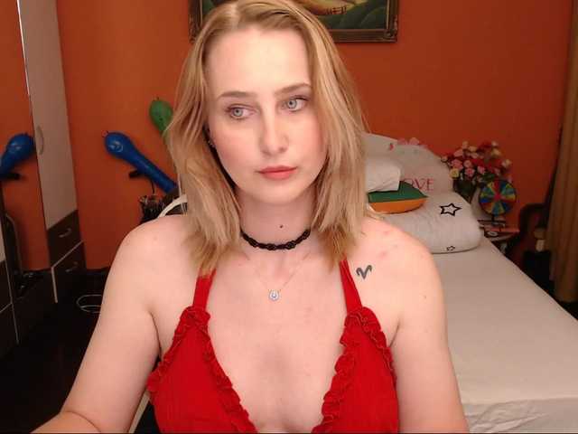Accedi alla chat con il nickname NatashaRouge NatashaRouge