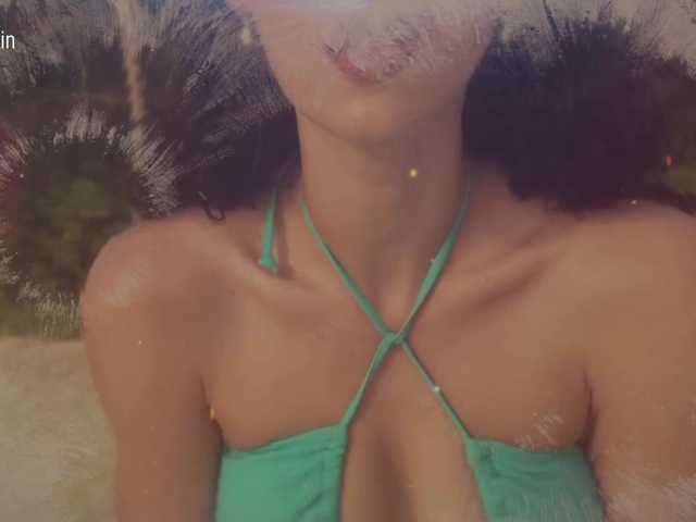 Entra en el chat con el modelo Taanni Taanni