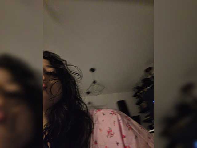 Entra en el chat con el modelo Taanni Taanni