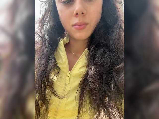 Entra en el chat con el modelo Taanni Taanni