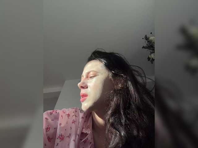 Entra en el chat con el modelo Taanni Taanni