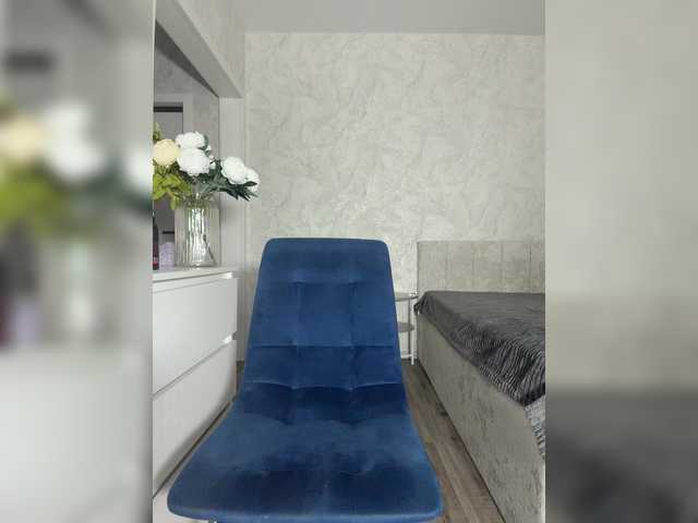 Entra en el chat con el modelo B_A_B_Y___111 B_A_B_Y___111