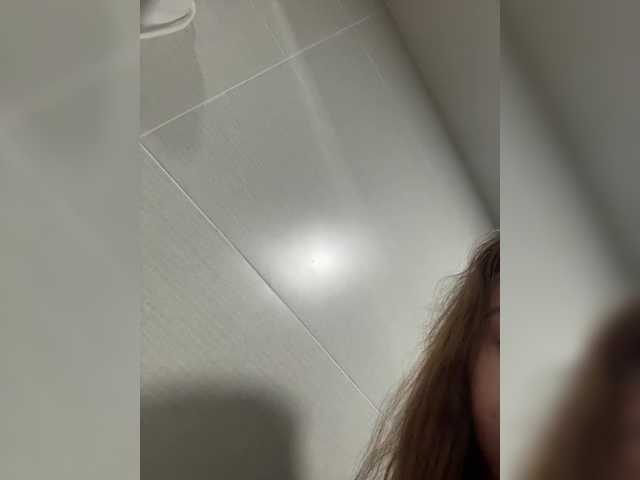 Entra en el chat con el modelo LittleDilara LittleDilara