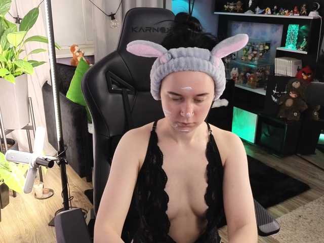 Vai a chattare su Kira_Li_Lime Kira_Li_Lime