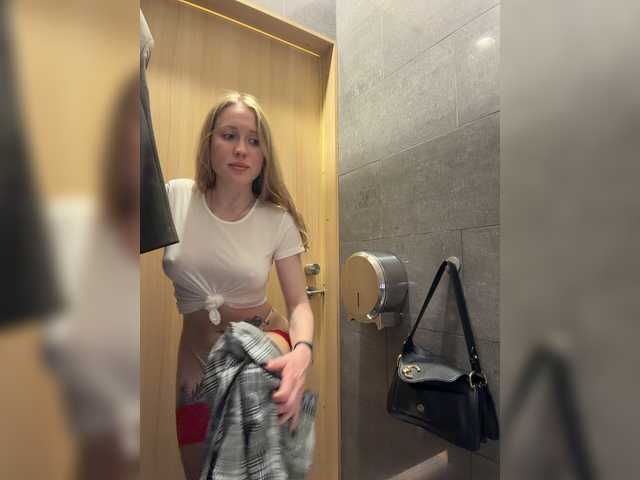 Entrez le videochat erotique avec le
modèle LiiBaby LiiBaby