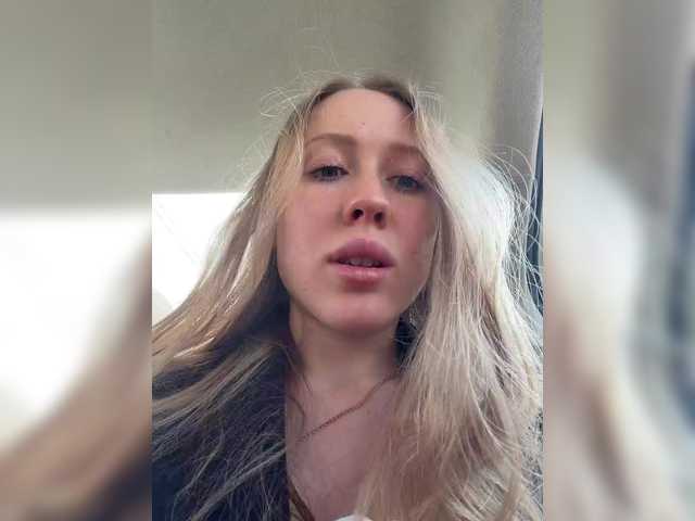 Entra en el chat con el modelo LiiBaby LiiBaby