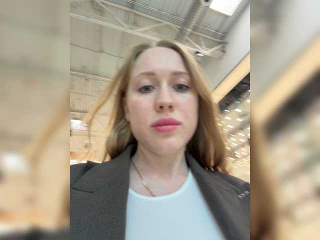 Entra en el chat con el modelo LiiBaby LiiBaby