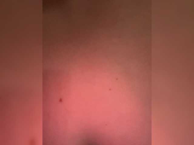 Entra en el chat con el modelo mimimiski mimimiski