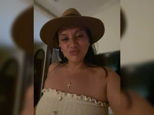 Entra en el chat con el modelo Amina-and-Nessy Amina-and-Nessy