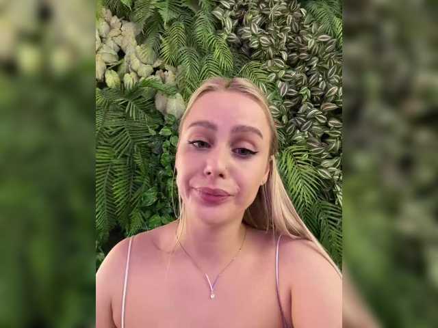 Entrez le videochat erotique avec le
modèle _Katrinka_ _Katrinka_