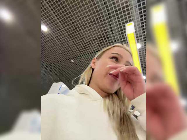 Entra en el chat con el modelo _Katrinka_ _Katrinka_