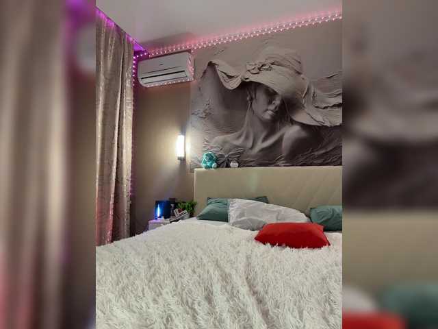 Entra en el chat con el modelo _Katrinka_ _Katrinka_
