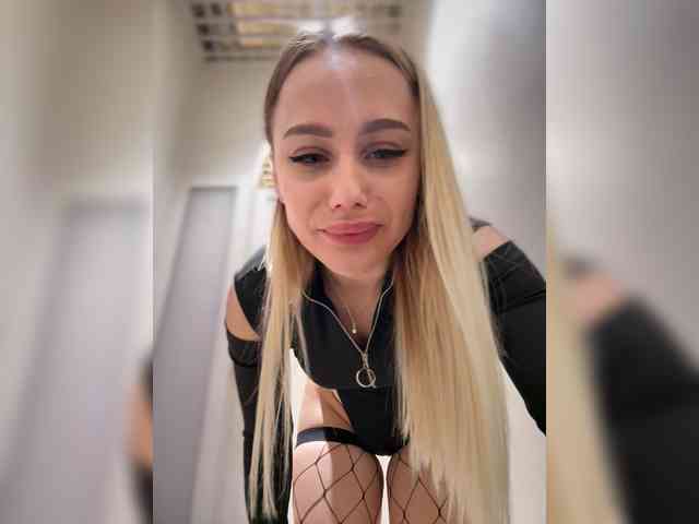 PrettyKatea live show