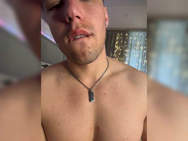 Entrez le videochat erotique avec le
modèle OTSOSIKA OTSOSIKA