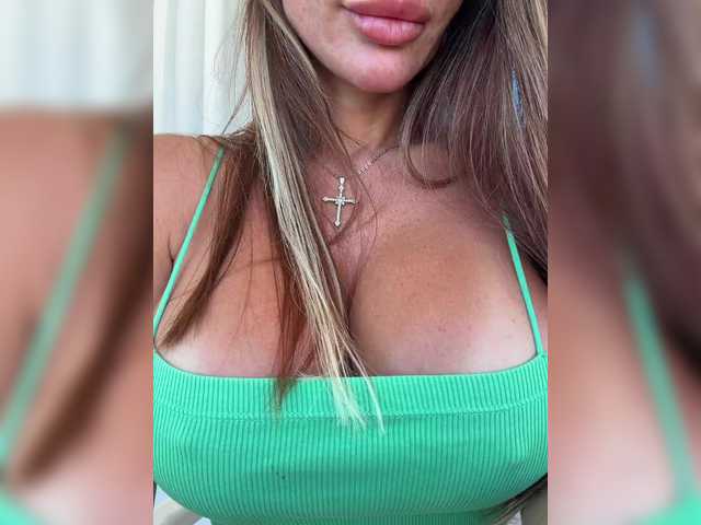 Entrez le videochat erotique avec le
modèle OrgazMia OrgazMia