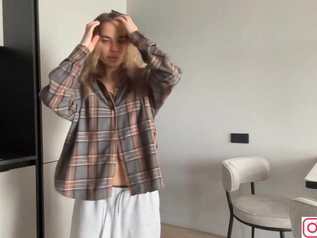 Entra en el chat con el modelo diffgirls1-1 diffgirls1-1