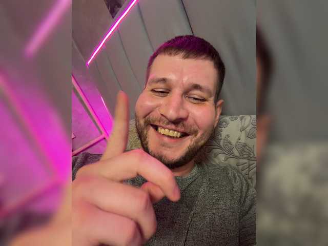 Entrez le videochat erotique avec le
modèle SvParochka SvParochka