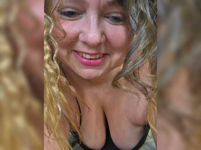 Vai a chattare su FLUFFY_BEAUTY FLUFFY_BEAUTY