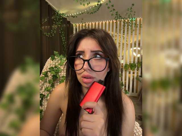 Vai a chattare su -Violetttttka- -Violetttttka-