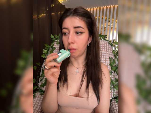 Vai a chattare su -Violetttttka- -Violetttttka-
