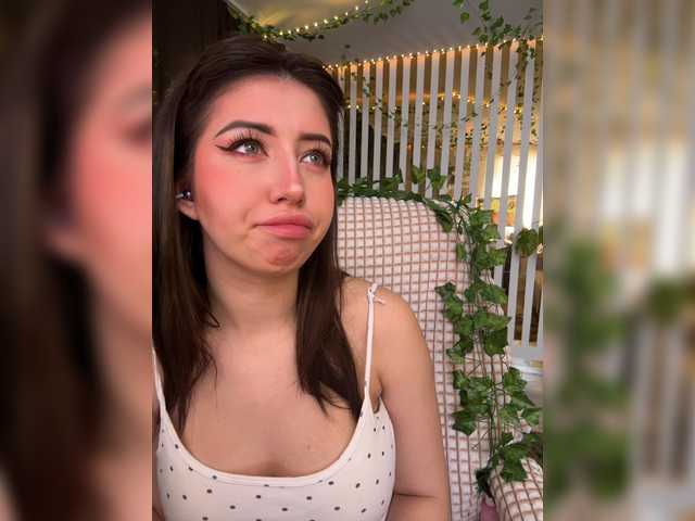 Entra en el chat con el modelo -Violetttttka- -Violetttttka-