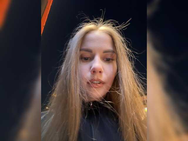 Accedi alla chat con il nickname VikkiExtraCheese VikkiExtraCheese