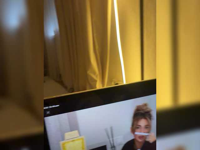 Vai a chattare su Ekaterina2221 Ekaterina2221