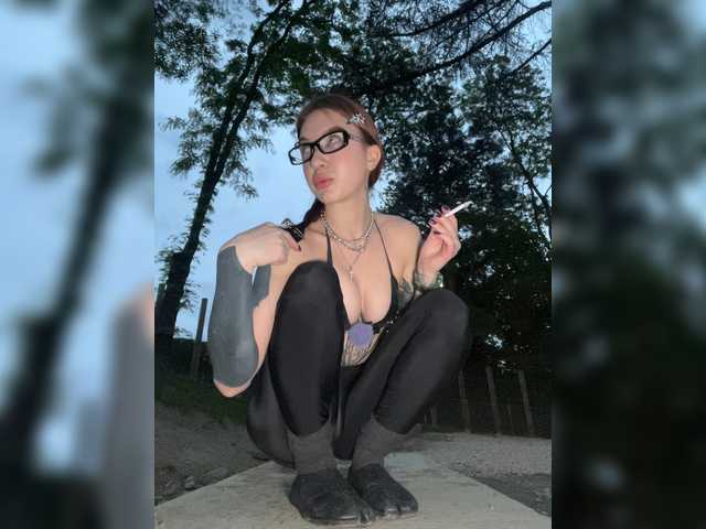 Vai a chattare su LINA69FEMDOM LINA69FEMDOM