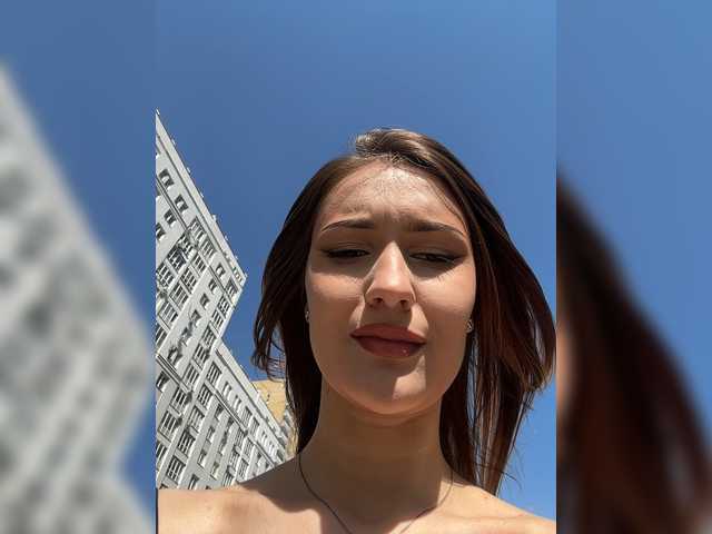 Entra en el chat con el modelo -Lana-Chester- -Lana-Chester-