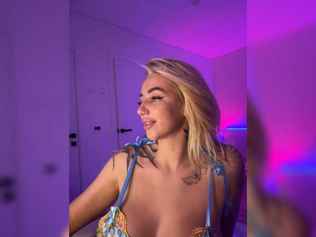 -AmazingBlonde-