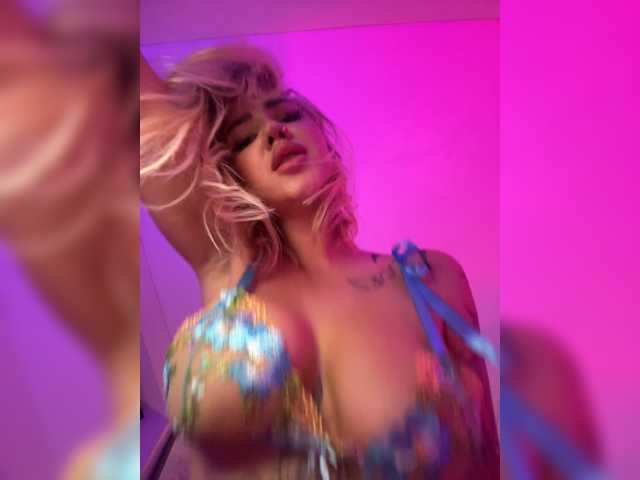 -AmazingBlonde-