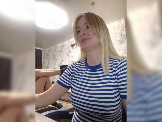 Entra en el chat con el modelo fruittella fruittella