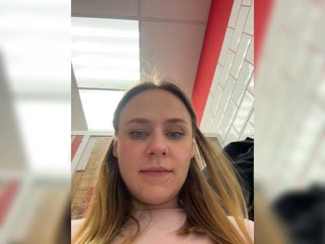 Entra en el chat con el modelo -Angel-Ali- -Angel-Ali-