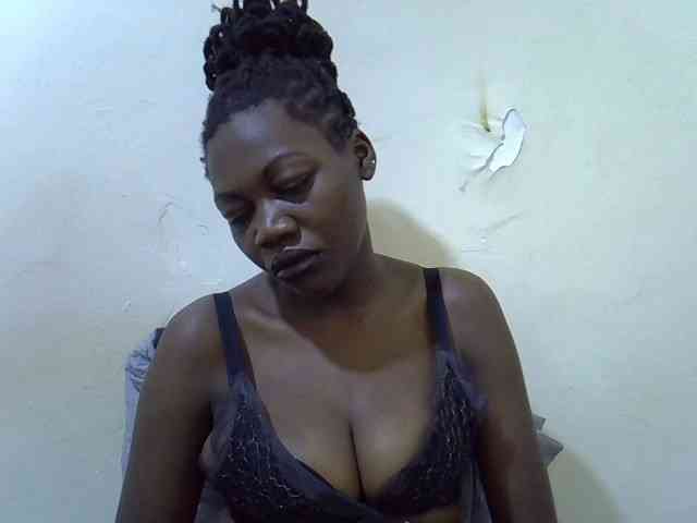 juicy-bella