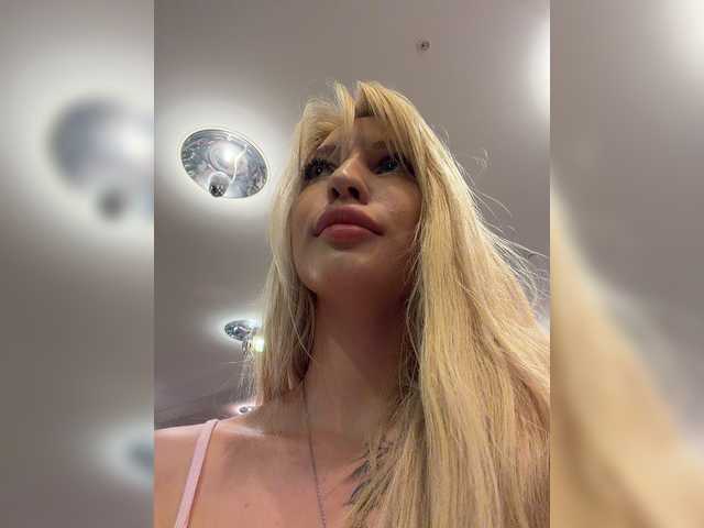 Entrez le videochat erotique avec le
modèle Cristi-Candy Cristi-Candy